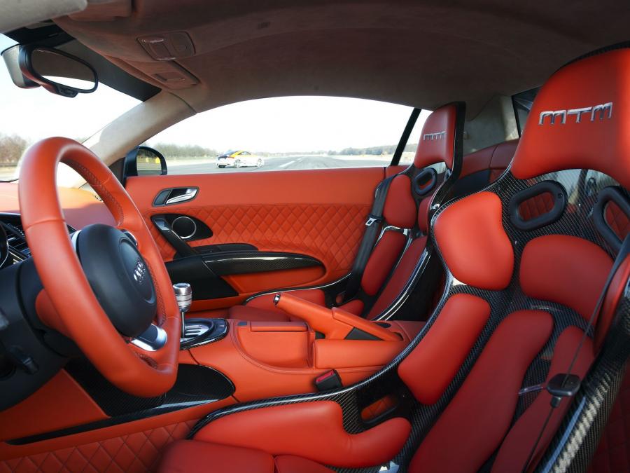 Интерьер Audi R8 V10 BiTurbo by MTM 2011 года  (фото 11 из 11)
